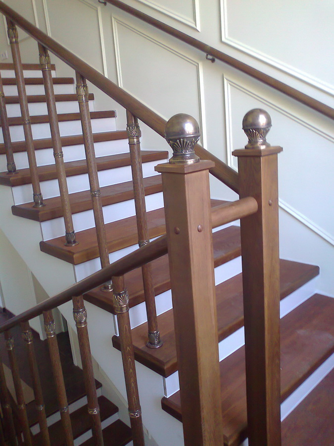 поручни деревянные для лестниц фото